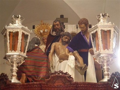 Vista delantera del paso de misterio 