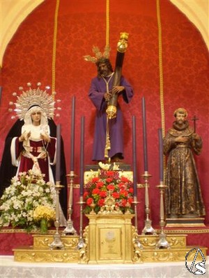 Altar de los titulares en la parroquia 