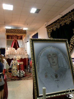 Pintura de la Virgen y palio