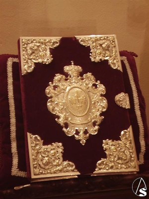 Libro de Reglas de terciopelo y plata 