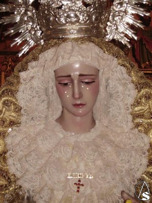 Bella dolorosa del siglo XIX de estilo barroco sevillano y realizada en madera de pino de Flandes 