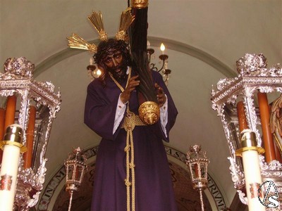 Cuatro faroles de plata iluminan el paso de Jess del Gran Poder 