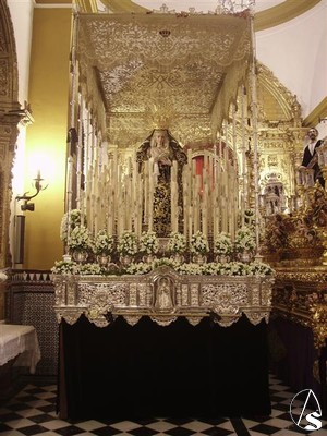 Paso de palio de la Virgen de las Angustias. Madrug 