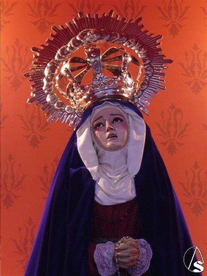 Segn el escultor utrerano Sebastin Martnez Zayas, quien restaur hace poco tiempo a la dolorosa, sta data de 1756 