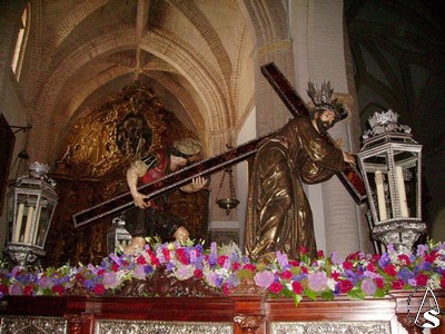 Vista lateral del paso del Nazareno preparado para la procesin extraordinaria con motivo del 400 aniversario de su realizacin 