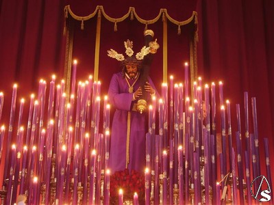 Altar de quinario en la parroquia de la Magdalena 