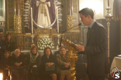  Alberto González, con su emocionado abuelo al fondo 