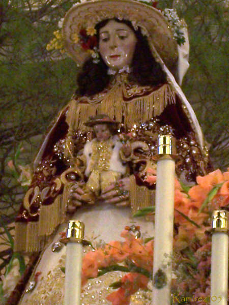 Ntra. Sra. del Rocío de pastora.