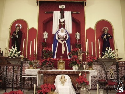 La capilla del Santo Entierro en tiempos de Navidad 