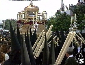  Urna con el Cristo de la Misericordia, en la tarde del Viernes Santo.