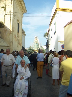 Padre Miguel Rom�n en la Procesi�n