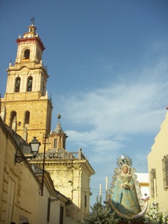 Stma. Virgen con el Campanario de Santa Maria