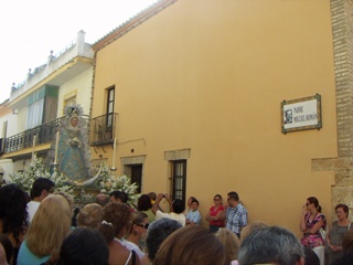 Ntra. Sra. de las Veredas en la calle del P�rroco