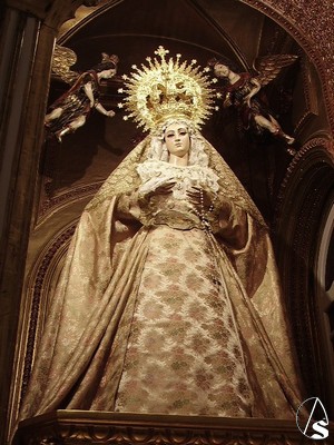 La Virgen de los Dolores en su camarn de la capilla sacramental de la iglesia parroquial de Ntra. Seora de la Asuncin 