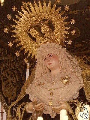 Igual que el Cristo, tambien se desconoce la autora de la Virgen de los Dolores 