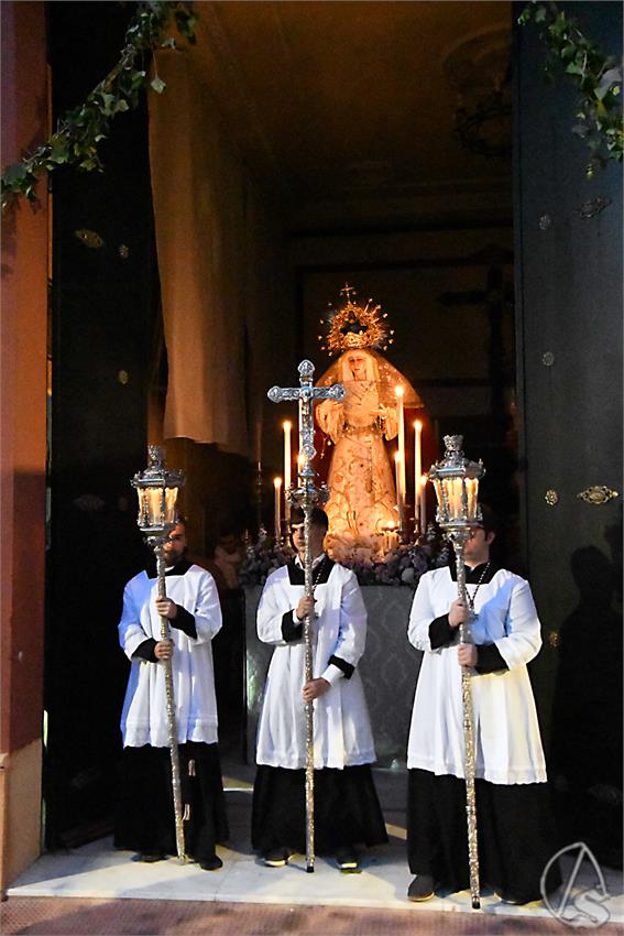Virgen_Amparo_y_Esperanza_Dos_Hermanas_Luis_M_Fernandez_251025__2_.JPG