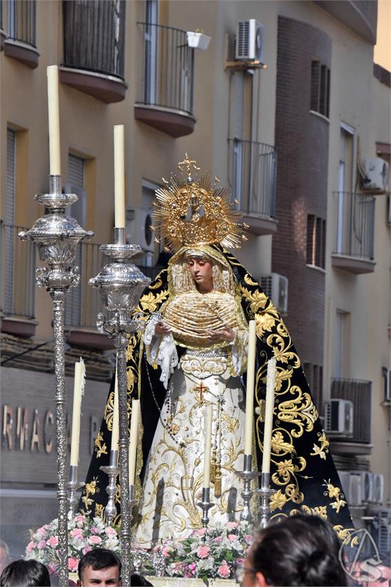 Virgen_Amparo_y_Esperanza_Dos_Hermanas_Luis_m_Fernandez_271024__5_.JPG