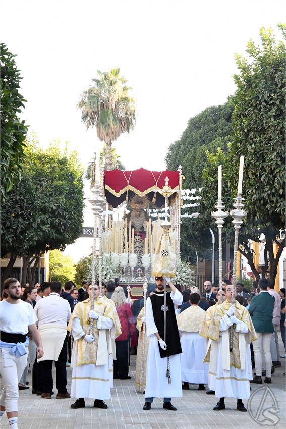 Virgen_Rosario_y_Esperanza_Sevilla_Este_Luis_M_Fernandez_221026_9.JPG