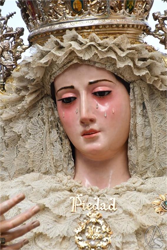 Virgen_de_la_Piedad._Sanlucar_la_Mayor_176_Copiar.JPG