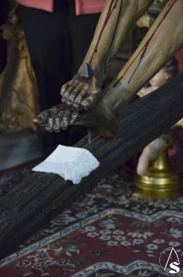   Besapis al Cristo de Los Javieres