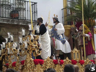 El misterio cmpleto de la Borriquita ha sido realizado por el escultor Salvador Madroal 