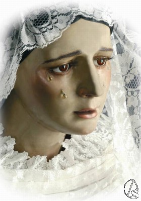 La Virgen de los Remedios es obra de el escultor local Juan Bernabel  Britto