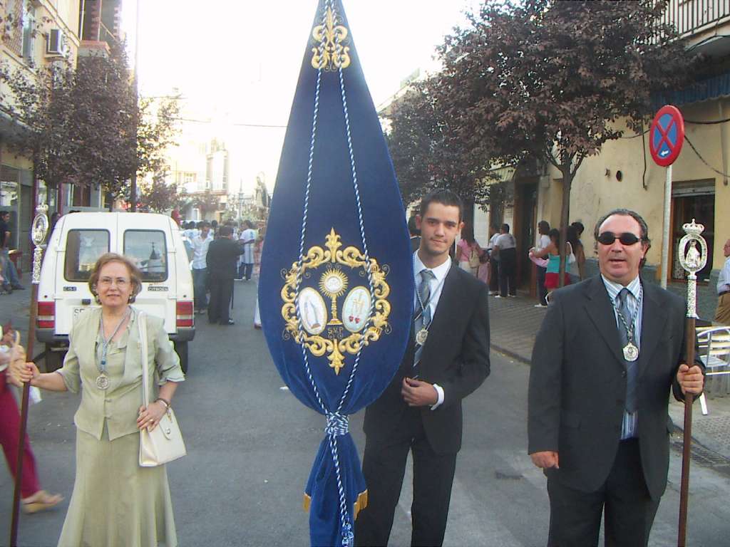 Representacion de la Asociaci�n Parroquial de la Virgen Milagrosa