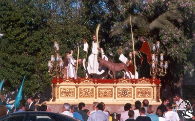 Discurrir del paso de la Borriquita por las calles de Tocina 