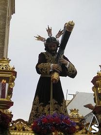 La singular madrugada del Viernes Santo es la noche en la cual el Seor de Cantillana recorre sus calles acompaado de todos sus devotos 