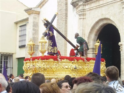 Salida del paso del Seor de la parroquia de Santa Ana 