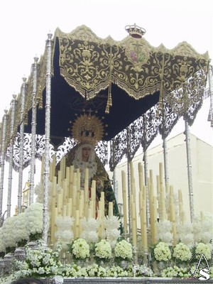 La Virgen de la Esperanza durante su estacin de penitencia 